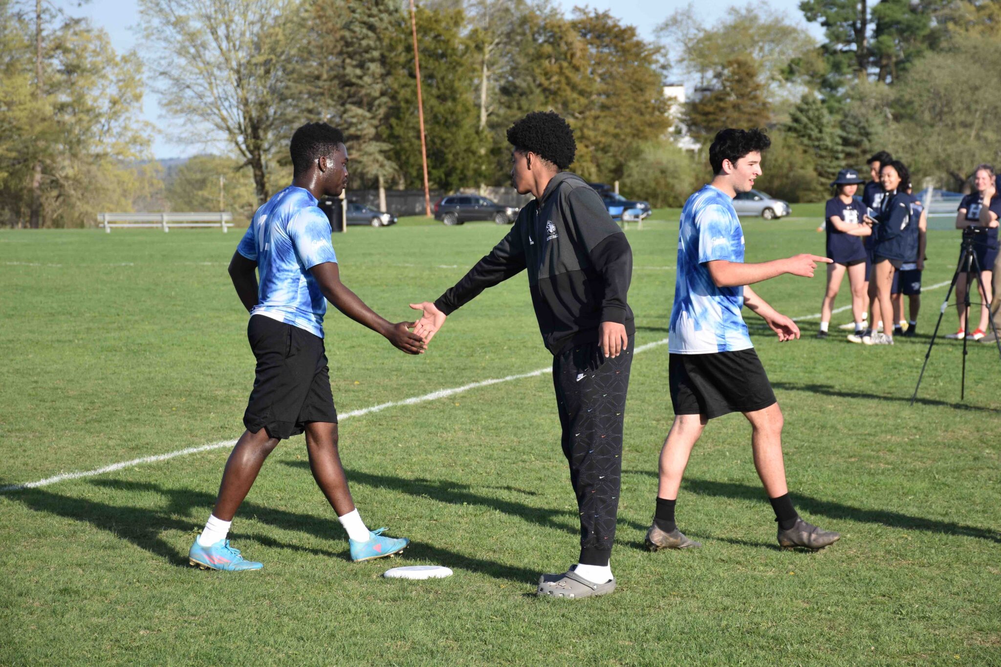 avery-and-quincy-hand-shake-varsity-ultimate-frisbee